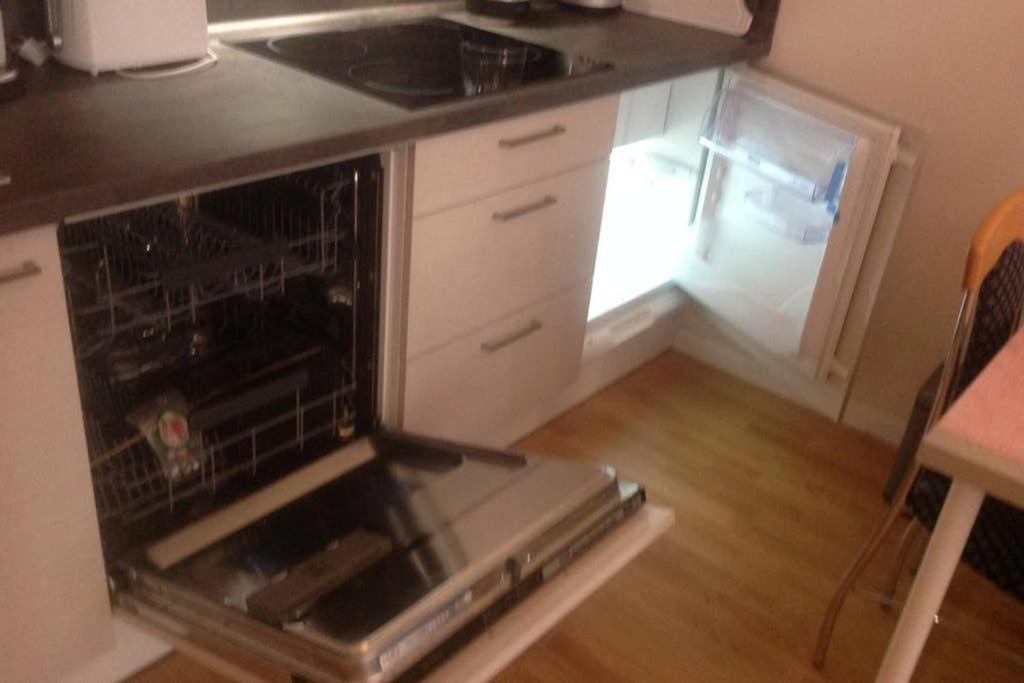 Modern Cozy Apartment In Central براغ المظهر الخارجي الصورة