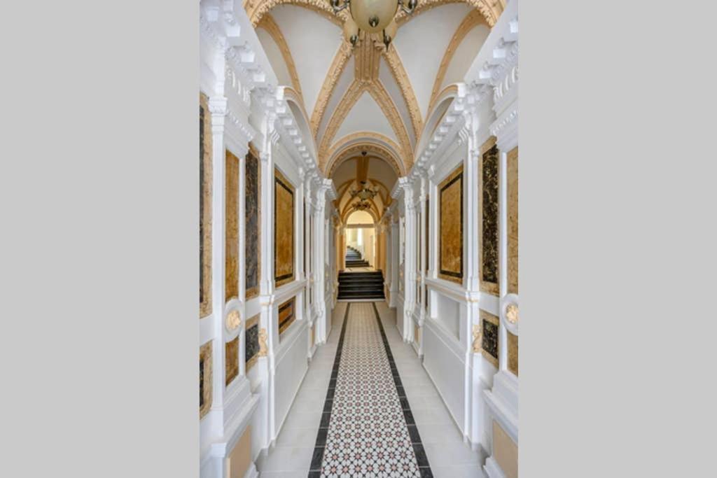 Modern Cozy Apartment In Central براغ المظهر الخارجي الصورة