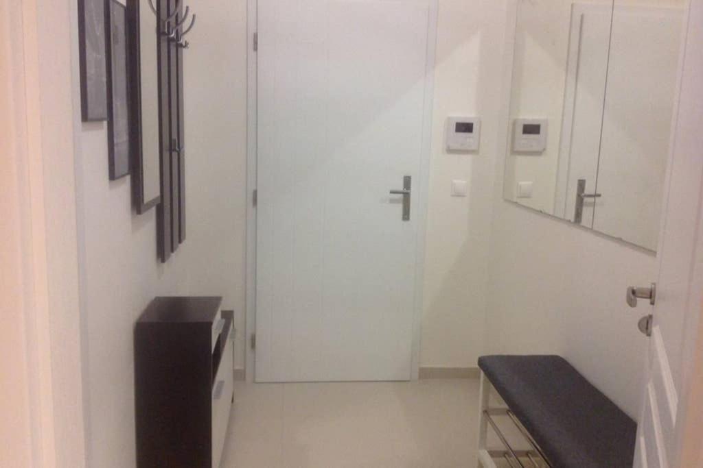 Modern Cozy Apartment In Central براغ المظهر الخارجي الصورة