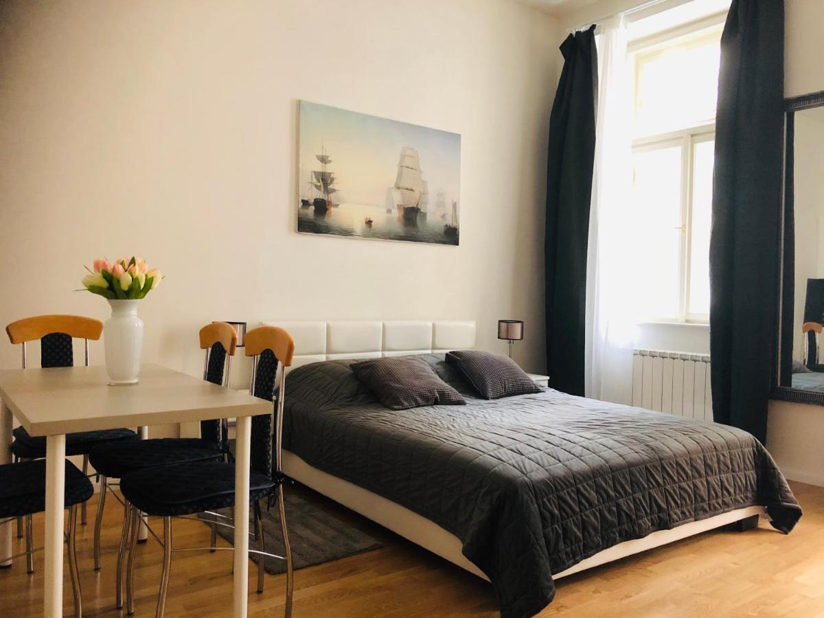 Modern Cozy Apartment In Central براغ المظهر الخارجي الصورة